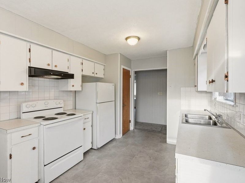 329 Dennison Avenue, Akron, OH 44312 Photo 9