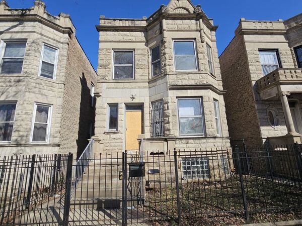 3834 W Monroe Street , Chicago, IL 60624