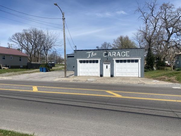 1205 E Main Street , Benton, IL 62812