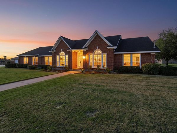 714 Louisiana Ave , Shiner, TX 77984