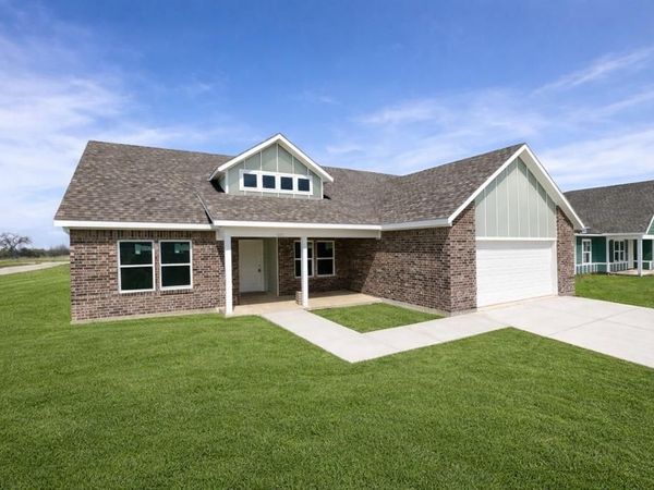 613 Crockett Drive, Cleburne, TX 76033