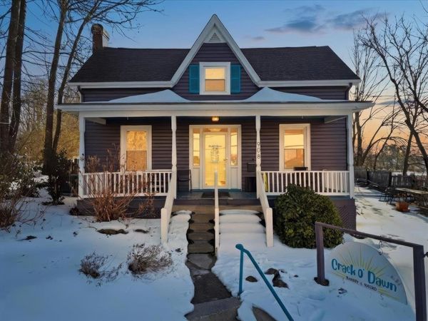 908 W MAIN ST, WAYNESBORO, VA 22980