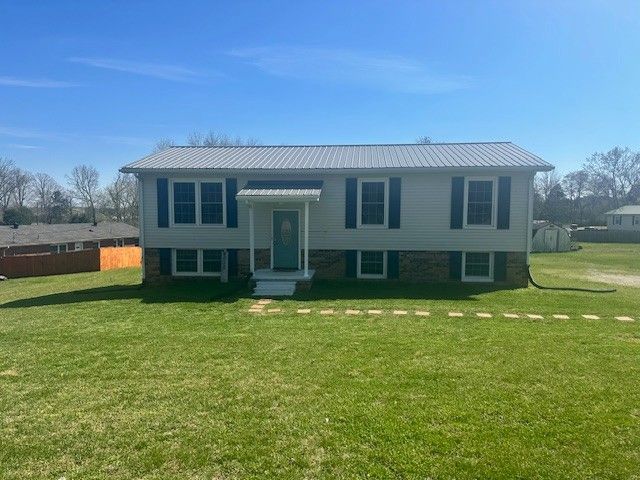 4032 Gayle Cir, Cookeville, TN 38501 Main Photo