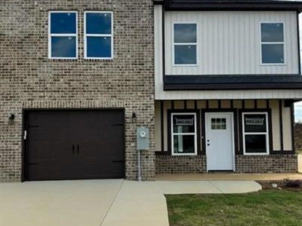 262 Beau Claire Circle, Byron, GA 31008