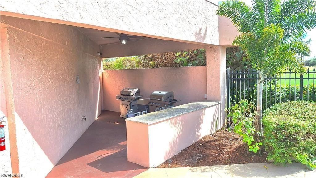 190 Turtle Lake Ct, Unit 6, Naples, FL 34105 Photo