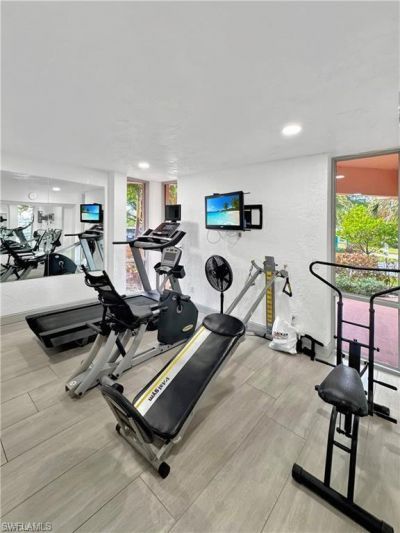 190 Turtle Lake Ct, Unit 6, Naples, FL 34105 Photo
