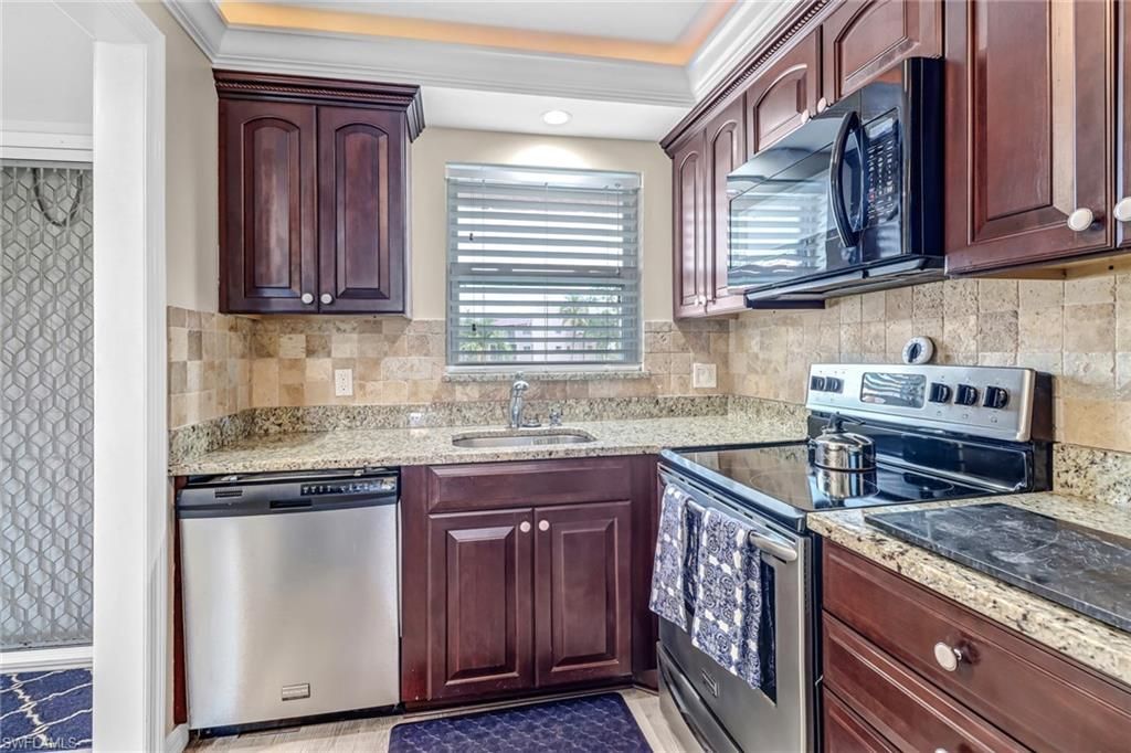 190 Turtle Lake Ct, Unit 6, Naples, FL 34105 Photo