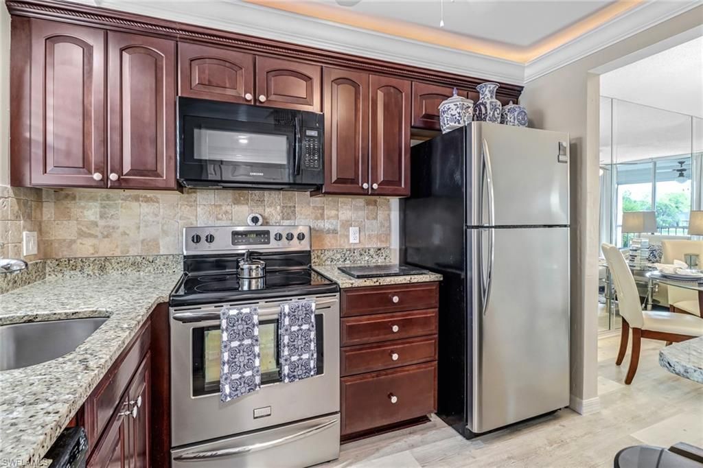 190 Turtle Lake Ct, Unit 6, Naples, FL 34105 Photo