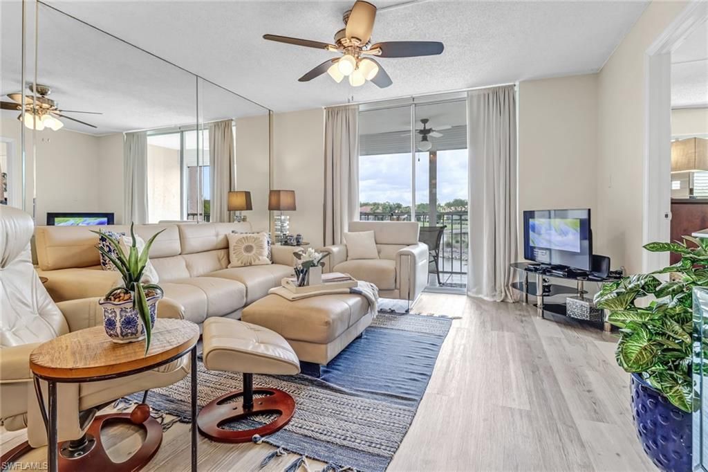 190 Turtle Lake Ct, Unit 6, Naples, FL 34105 Photo