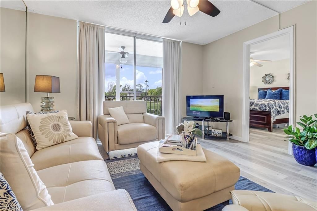 190 Turtle Lake Ct, Unit 6, Naples, FL 34105 Photo