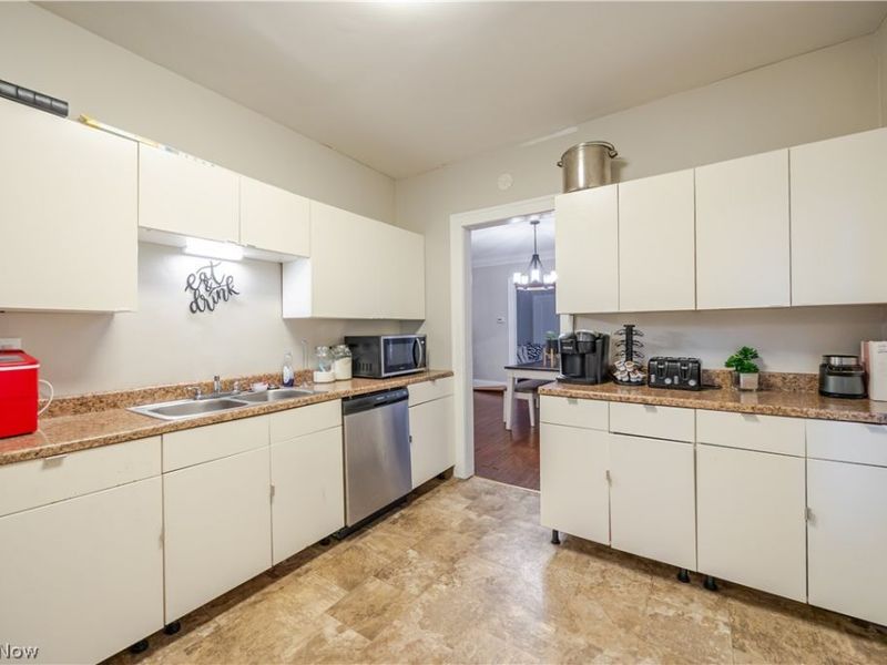 3152 E Derbyshire Road, Cleveland Heights, OH 44118 Photo 5