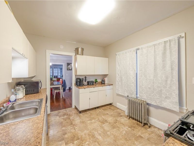 3152 E Derbyshire Road, Cleveland Heights, OH 44118 Photo 6