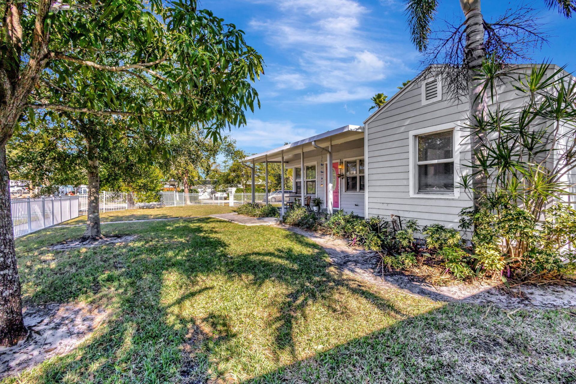 736 Rockland Drive, West Palm Beach, FL 33405 Photo