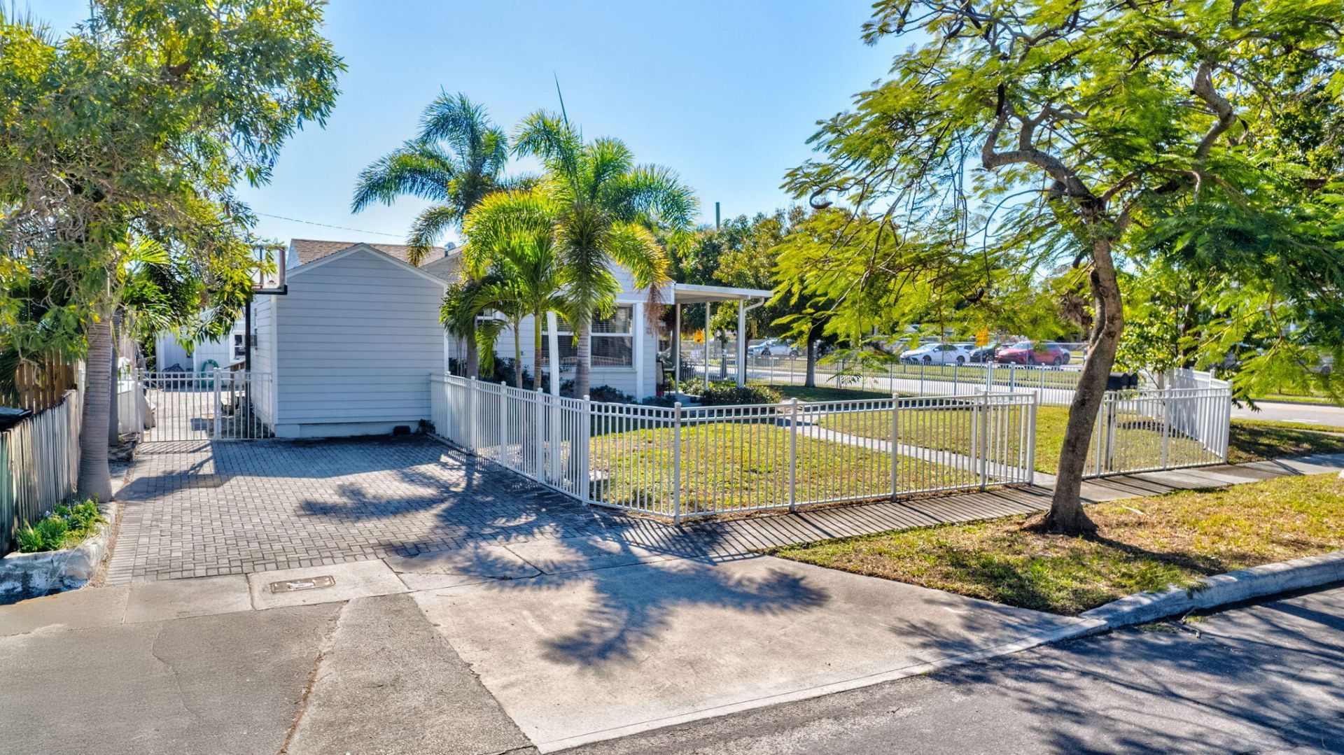 736 Rockland Drive, West Palm Beach, FL 33405 Photo