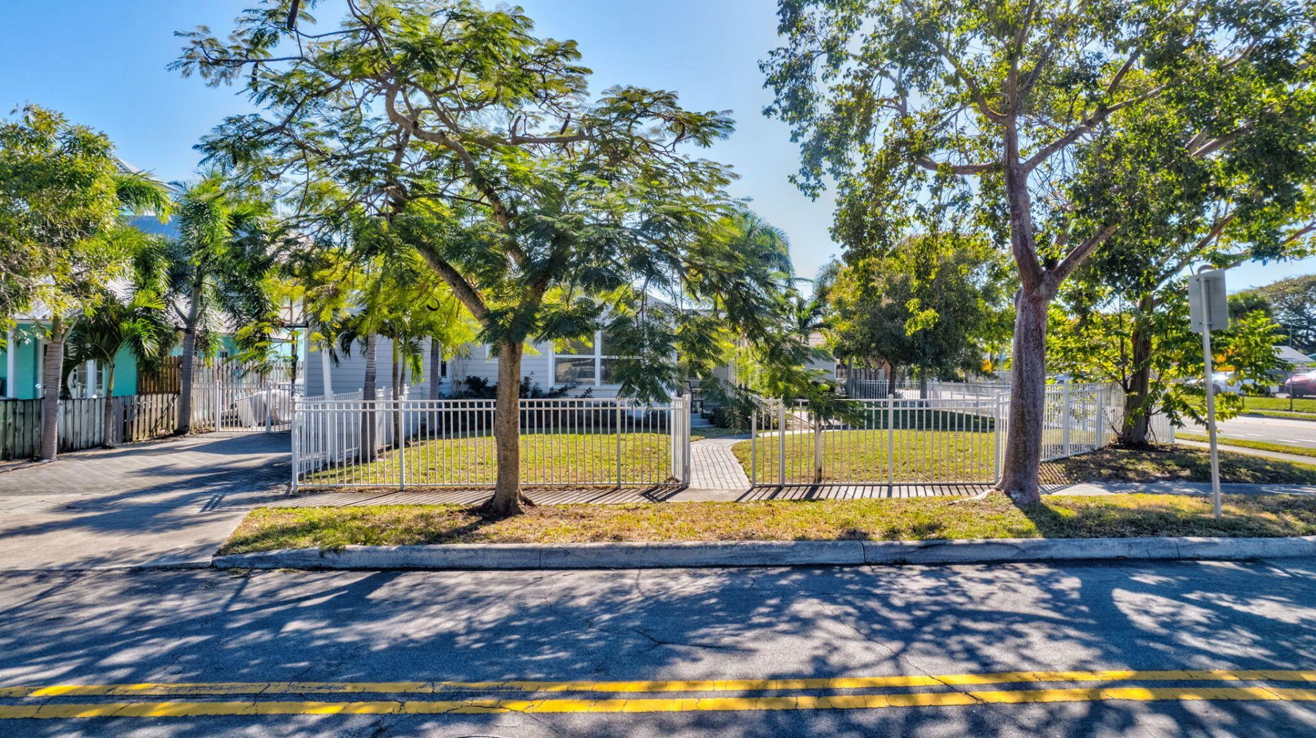 736 Rockland Drive, West Palm Beach, FL 33405 Photo