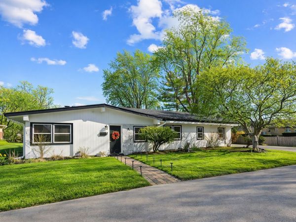 8 Rob Road, Mount Prospect, IL 60056