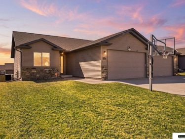 9921 Sweet Water Road , Lincoln, NE 68527