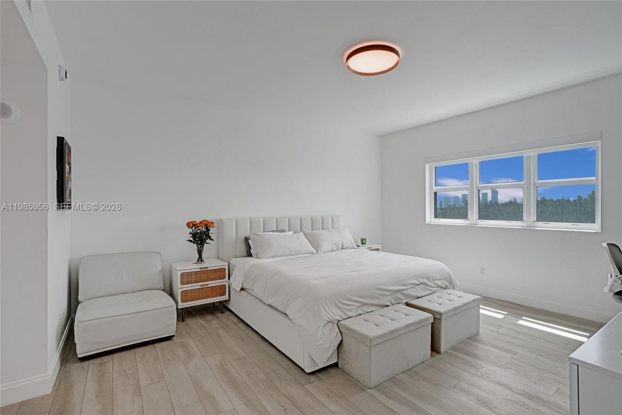 14951 Royal Oaks Ln , Unit 803, North Miami, FL 33181 Photo