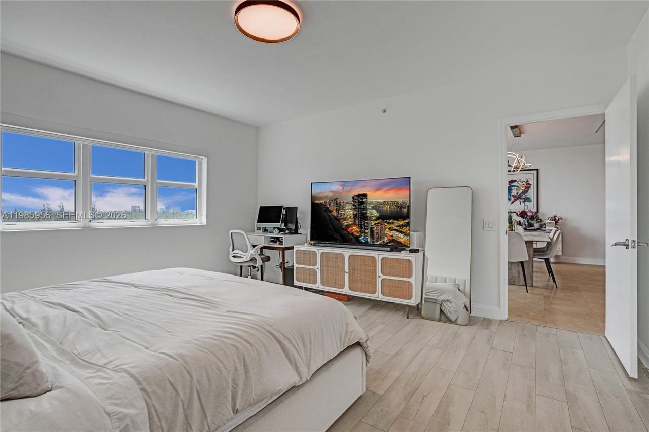 14951 Royal Oaks Ln , Unit 803, North Miami, FL 33181 Photo