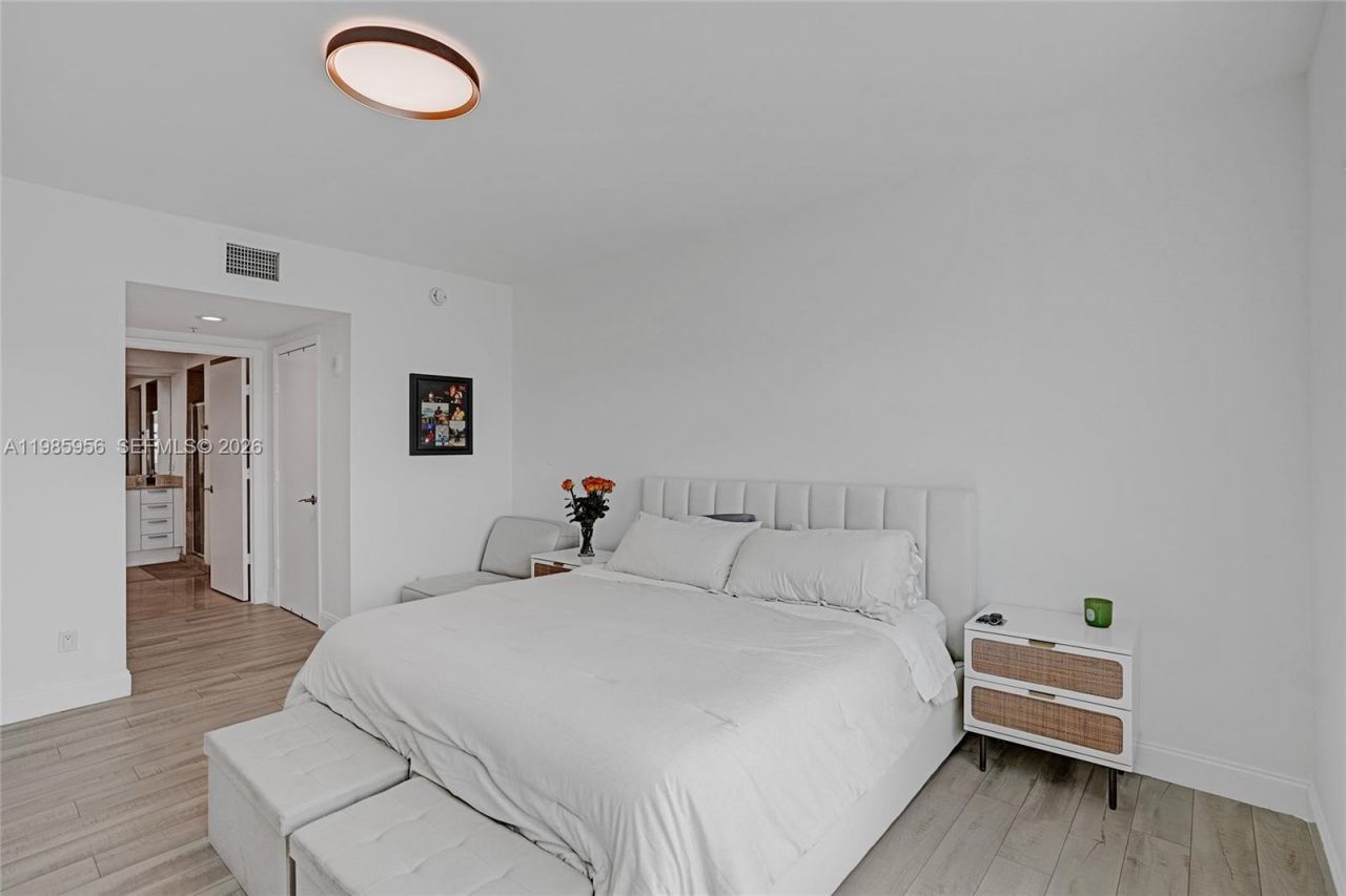 14951 Royal Oaks Ln , Unit 803, North Miami, FL 33181 Photo