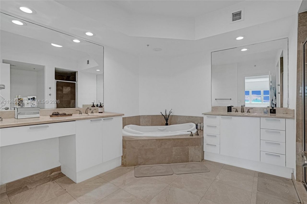 14951 Royal Oaks Ln , Unit 803, North Miami, FL 33181 Photo