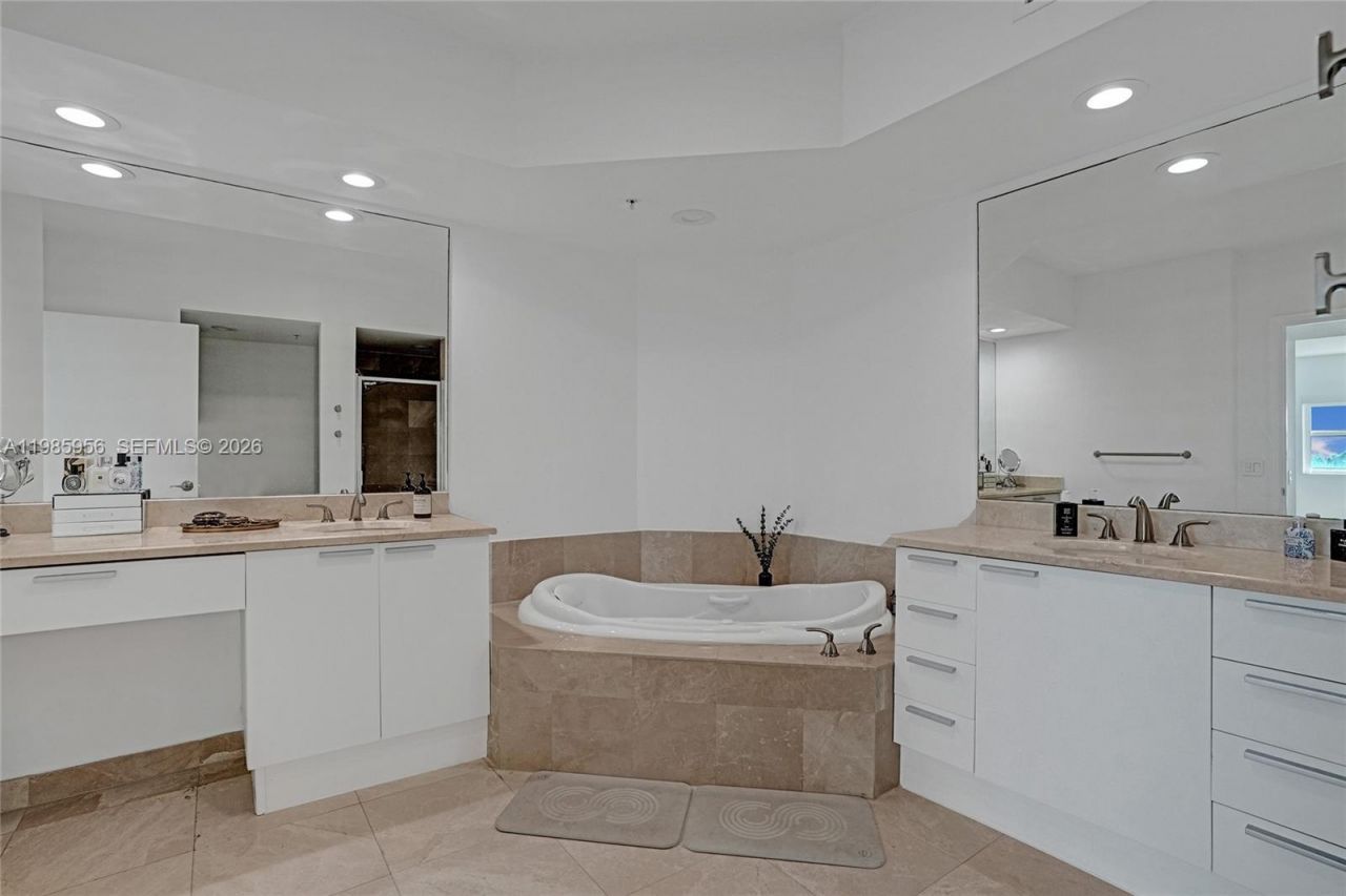 14951 Royal Oaks Ln , Unit 803, North Miami, FL 33181 Photo