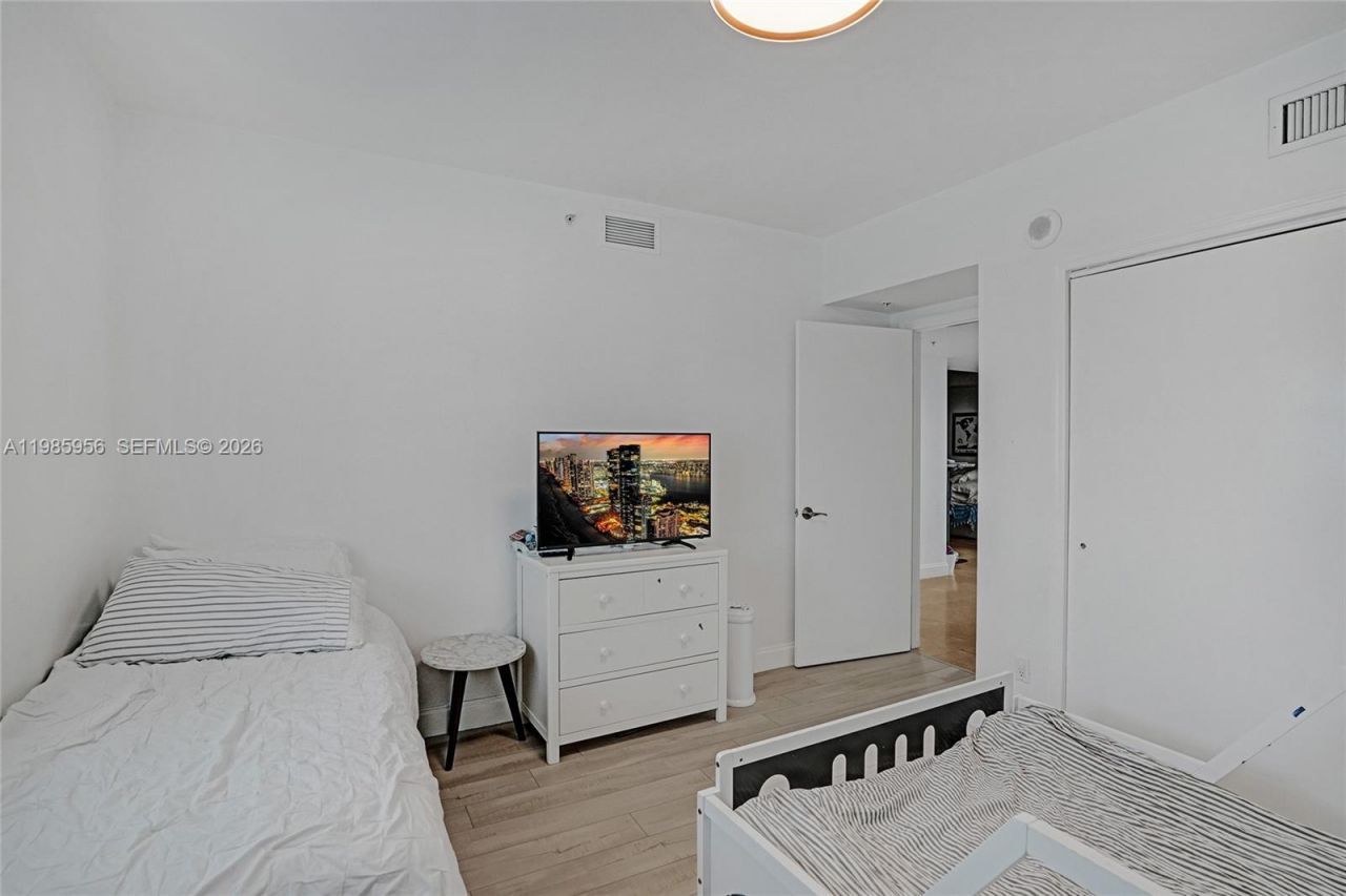 14951 Royal Oaks Ln , Unit 803, North Miami, FL 33181 Photo