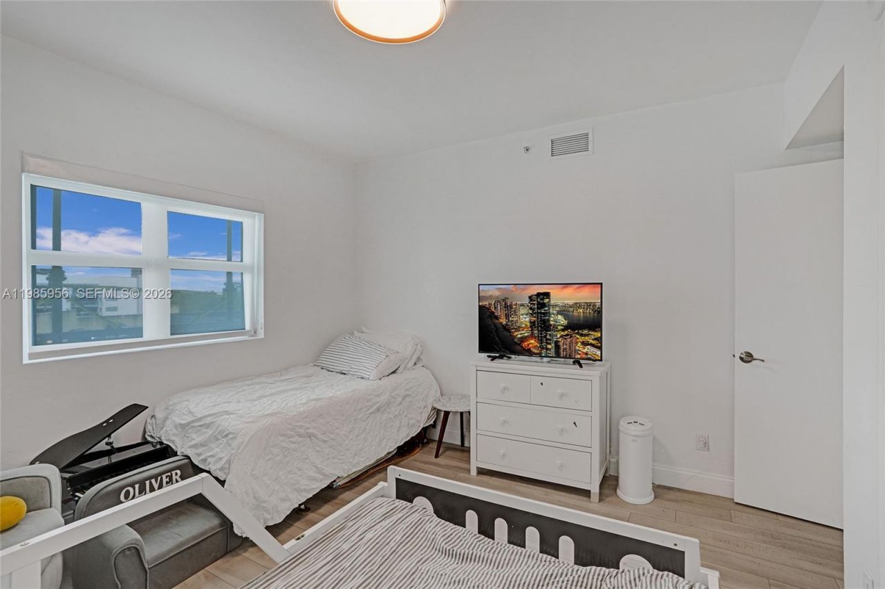 14951 Royal Oaks Ln , Unit 803, North Miami, FL 33181 Photo