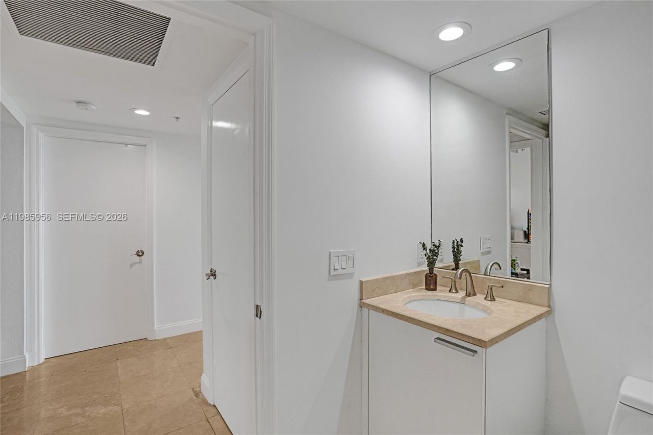 14951 Royal Oaks Ln , Unit 803, North Miami, FL 33181 Photo