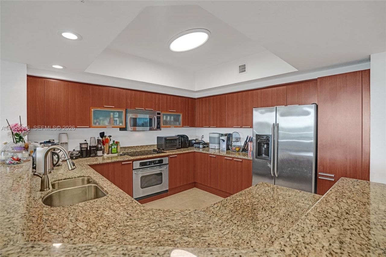 14951 Royal Oaks Ln , Unit 803, North Miami, FL 33181 Photo