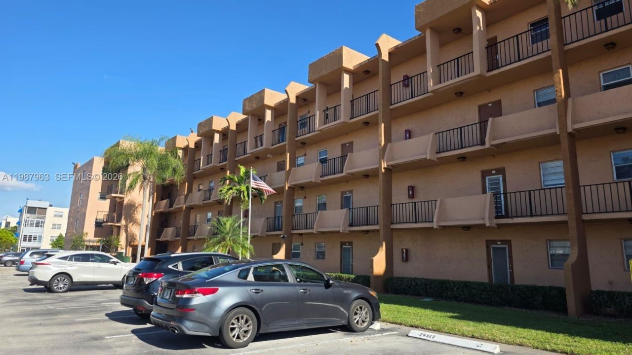 3050 E Sunrise Lakes Dr , Unit 302, Sunrise, FL 33322 Photo