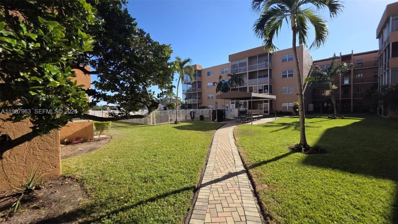 3050 E Sunrise Lakes Dr , Unit 302, Sunrise, FL 33322 Photo