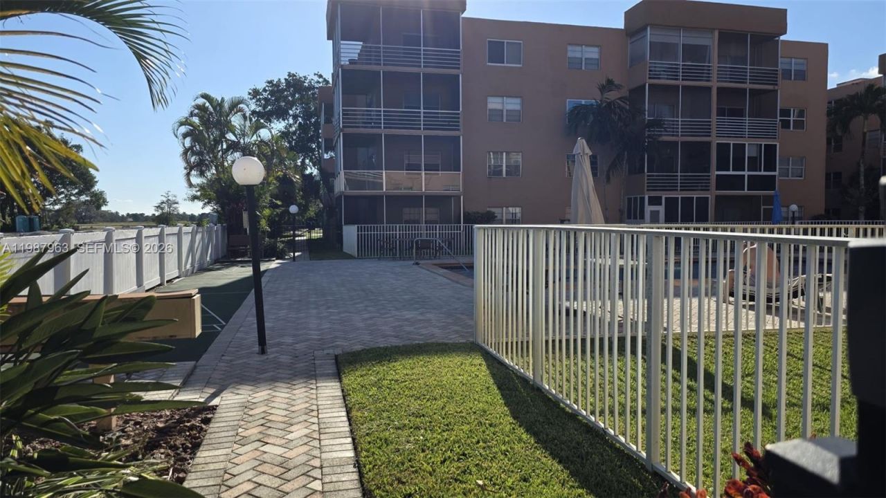 3050 E Sunrise Lakes Dr , Unit 302, Sunrise, FL 33322 Photo