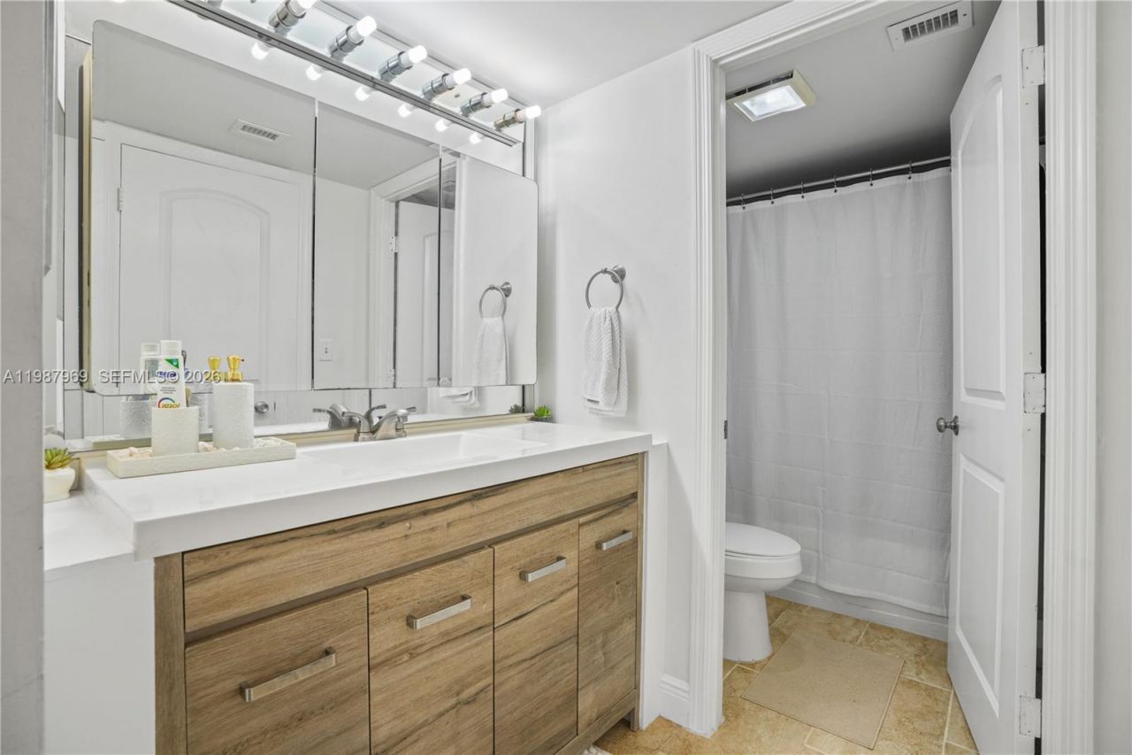 3200 N Port Royale Dr N , Unit 210, Fort Lauderdale, FL 33308 Photo