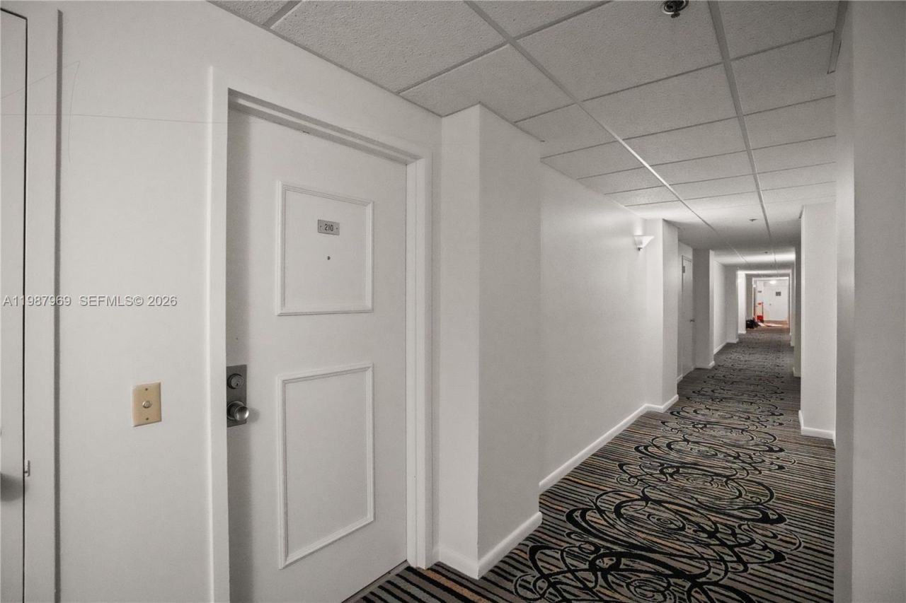 3200 N Port Royale Dr N , Unit 210, Fort Lauderdale, FL 33308 Photo