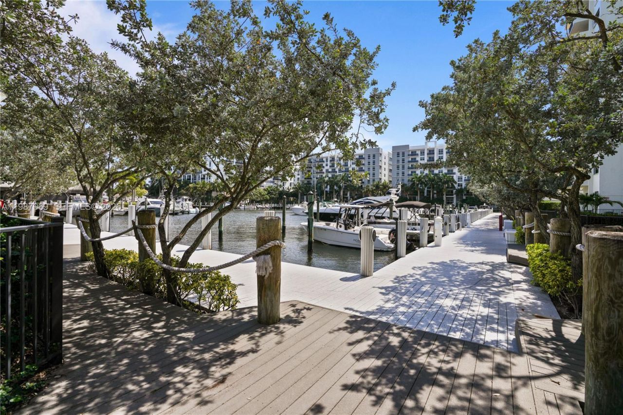 3200 N Port Royale Dr N , Unit 210, Fort Lauderdale, FL 33308 Photo