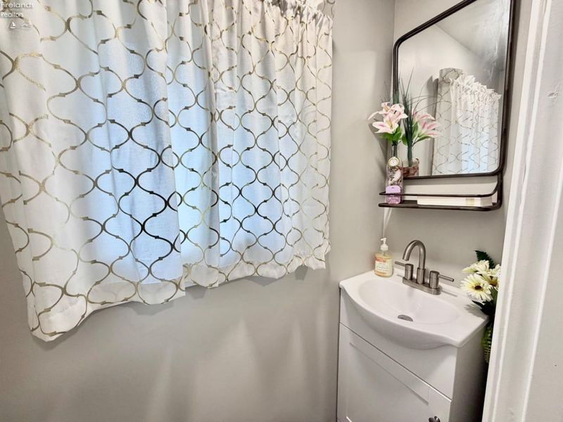 305 Louise Avenue, Bellevue, OH 44811 Photo 12