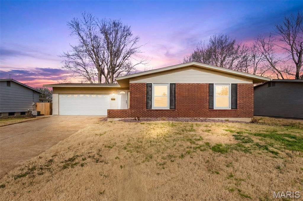 1475 Loveland Drive, Florissant, MO 63031 Main Photo
