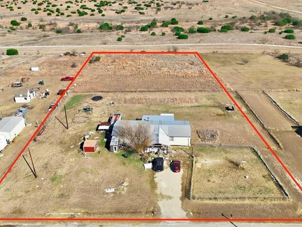 401 E Sunchase Drive, Granbury, TX 76049