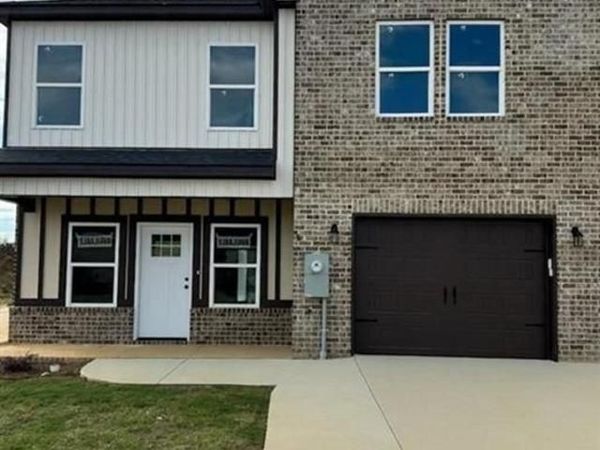 258 Beau Claire Circle, Byron, GA 31008