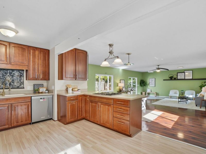 2424 Nottingham Road , Columbus, OH 43221 Photo 10