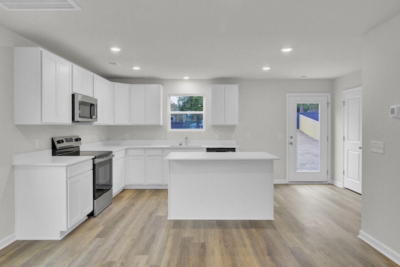 7007 Windham Way Photo 9