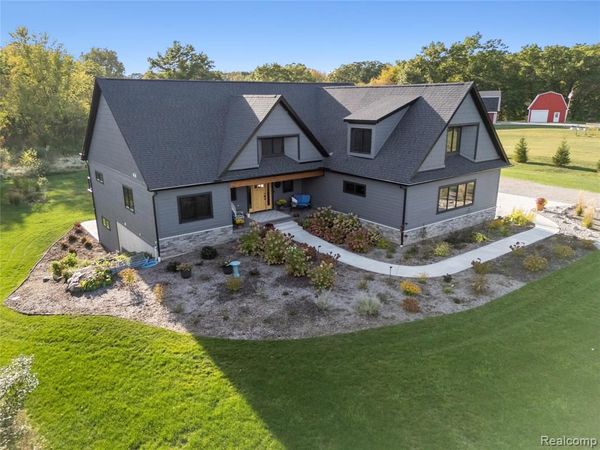 1920 Woodcreek Drive, Brighton Twp, MI 48114