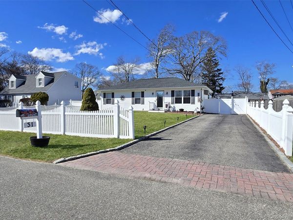 31 Stanley Drive , Shirley, NY 11967