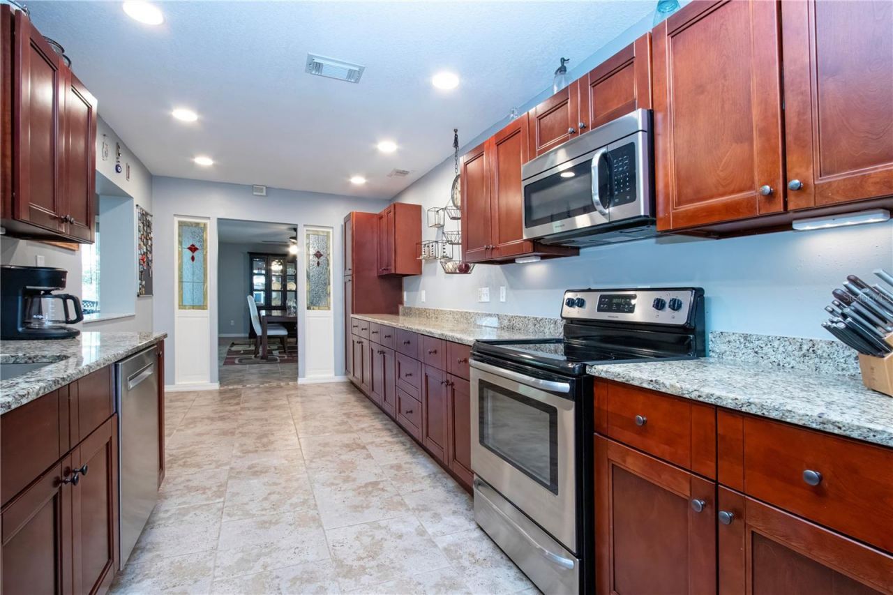 203 Amesbury Circle, Sun City Center, FL 33573 Photo