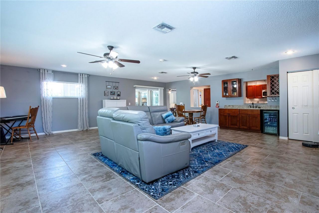 203 Amesbury Circle, Sun City Center, FL 33573 Photo