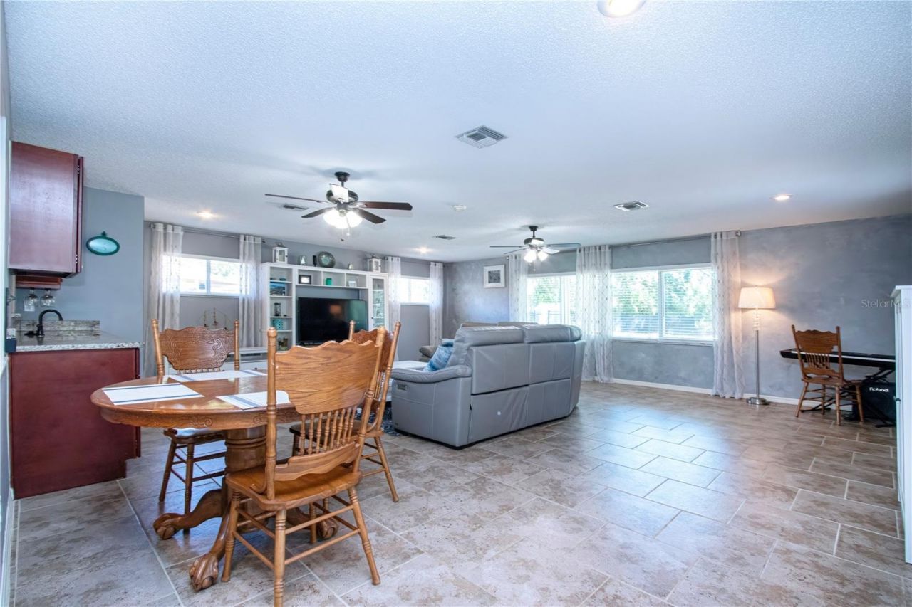 203 Amesbury Circle, Sun City Center, FL 33573 Photo