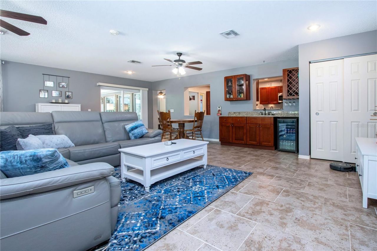 203 Amesbury Circle, Sun City Center, FL 33573 Photo