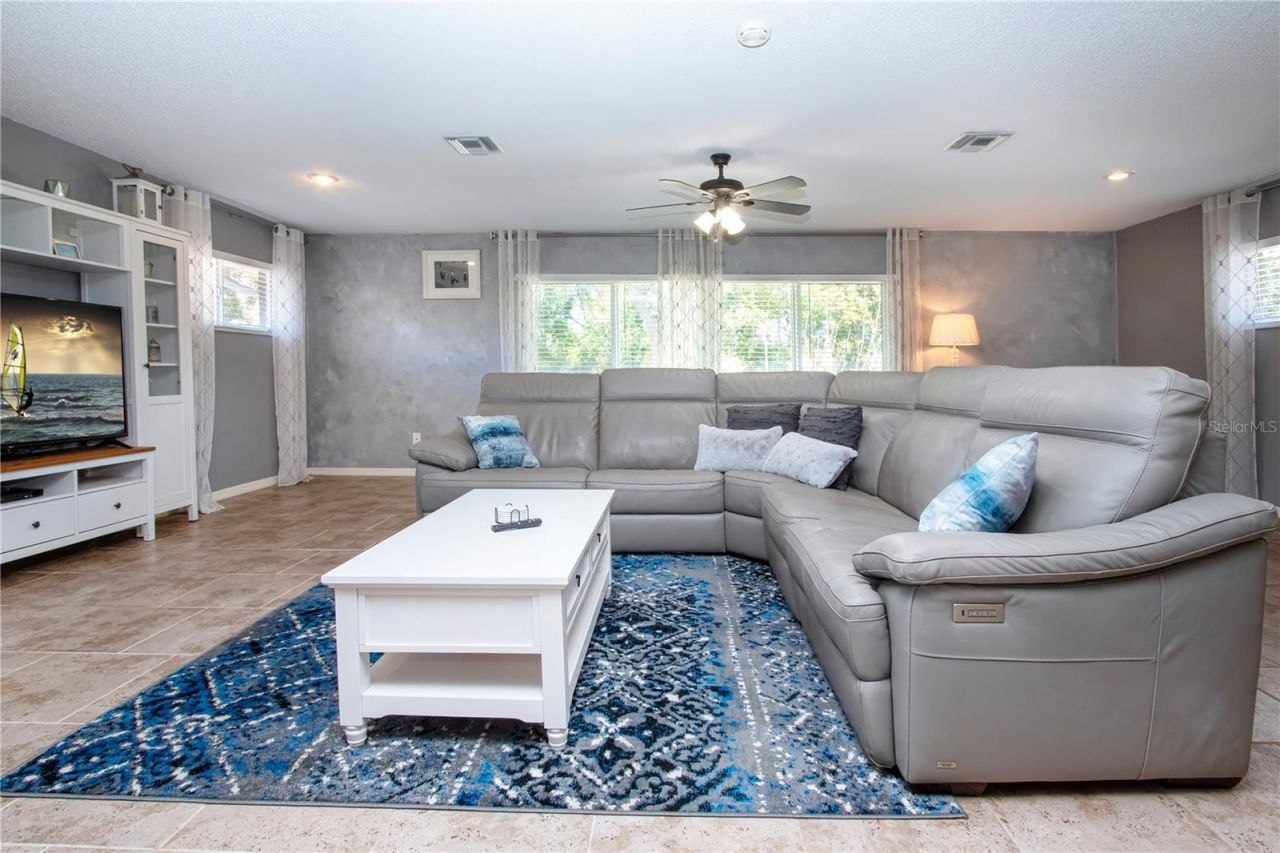 203 Amesbury Circle, Sun City Center, FL 33573 Photo