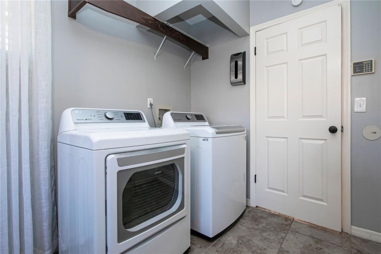203 Amesbury Circle, Sun City Center, FL 33573 Photo